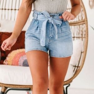 NWT Kancan Light Wash High Rise Belted Paperbag Denim Shorts women's size large